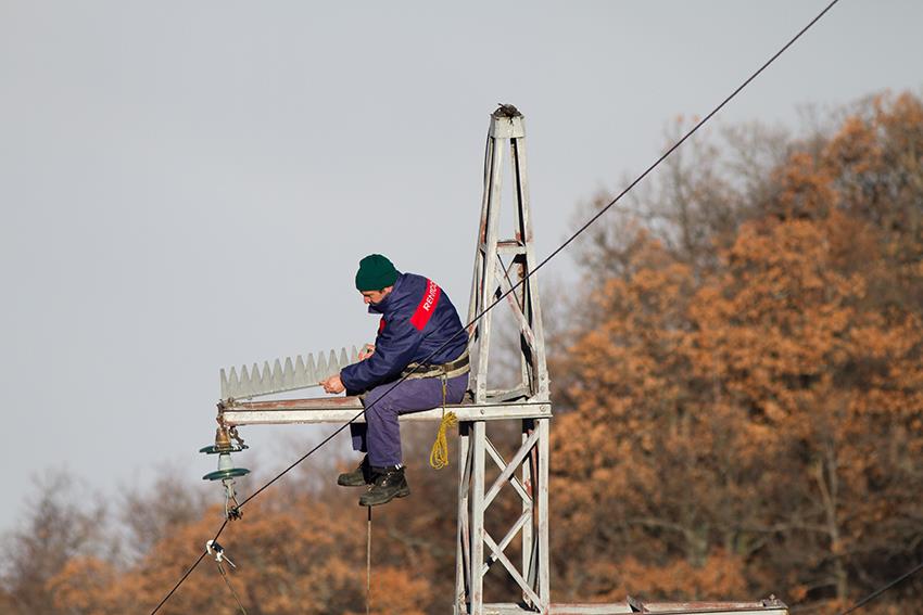 Изолиране на електрически стълбове